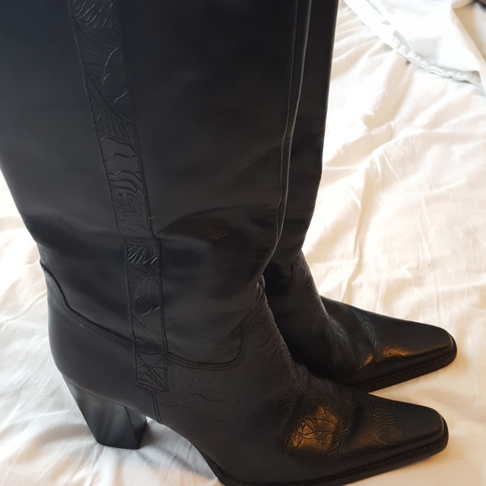 8M fancy boot floral design
